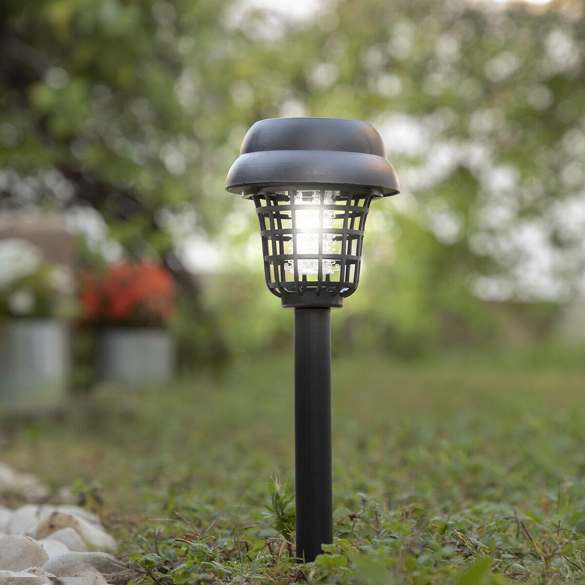 LÁMPARA SOLAR ANTIMOSQUITOS PARA JARDÍN