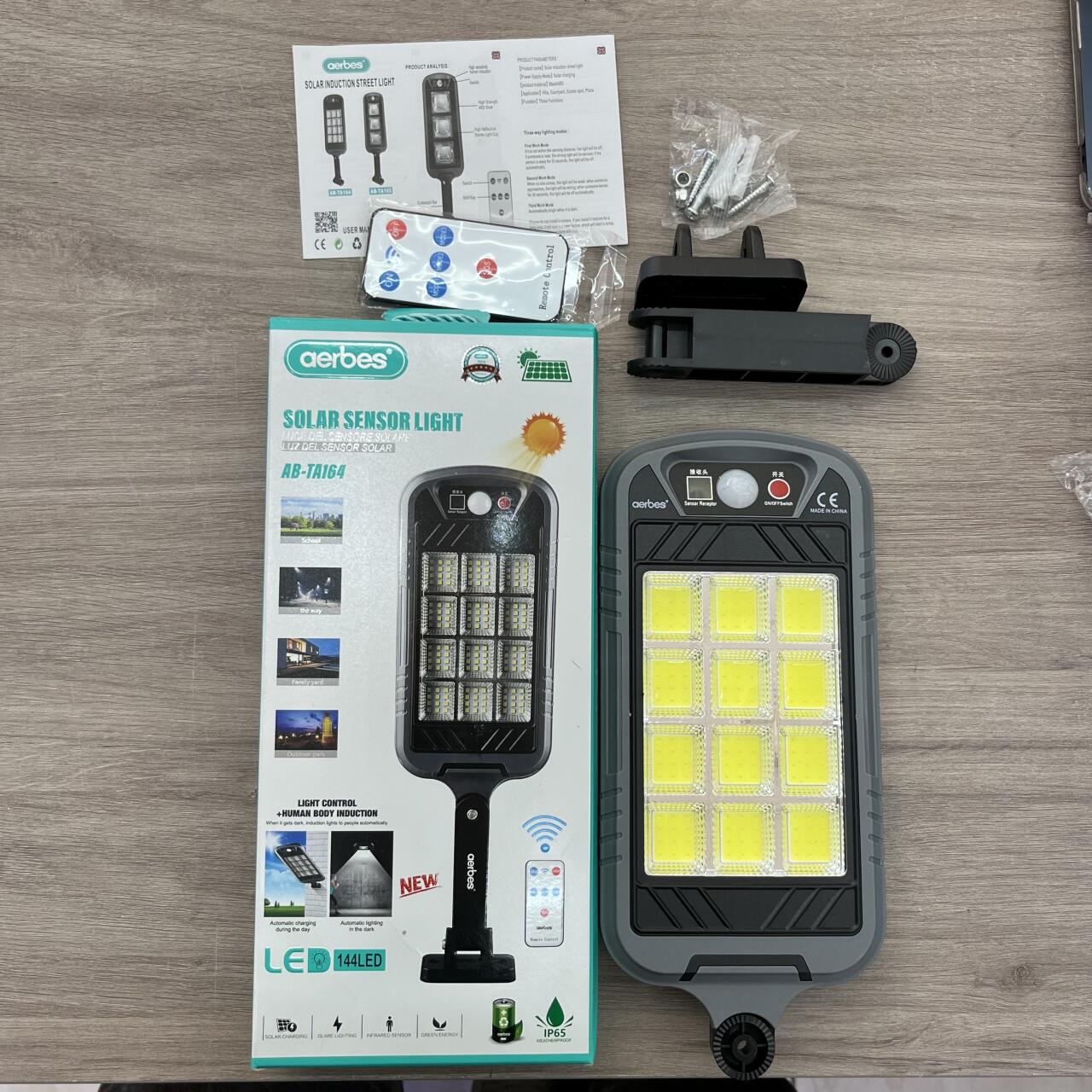 LUZ SOLAR PARA EXTERIORES CON SENSOR DE MOVIMIENTO
