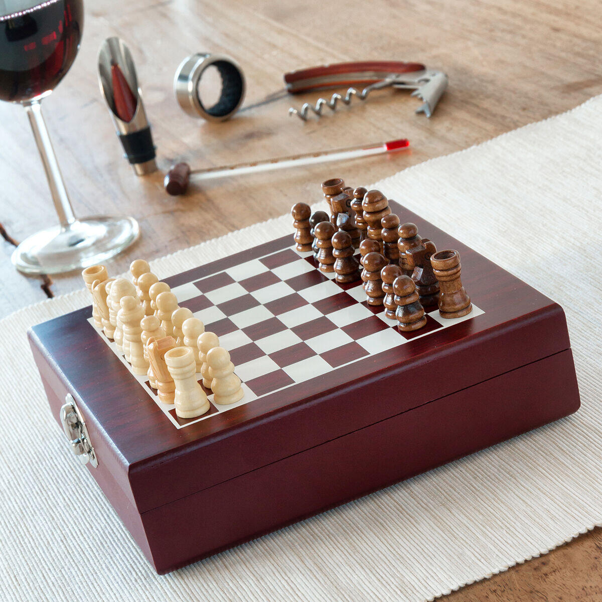 SET DE ACCESORIOS PARA VINO Y AJEDREZ